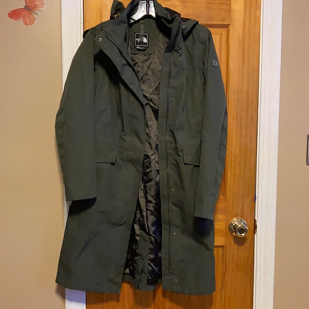 Green north face coat good for Wendy days